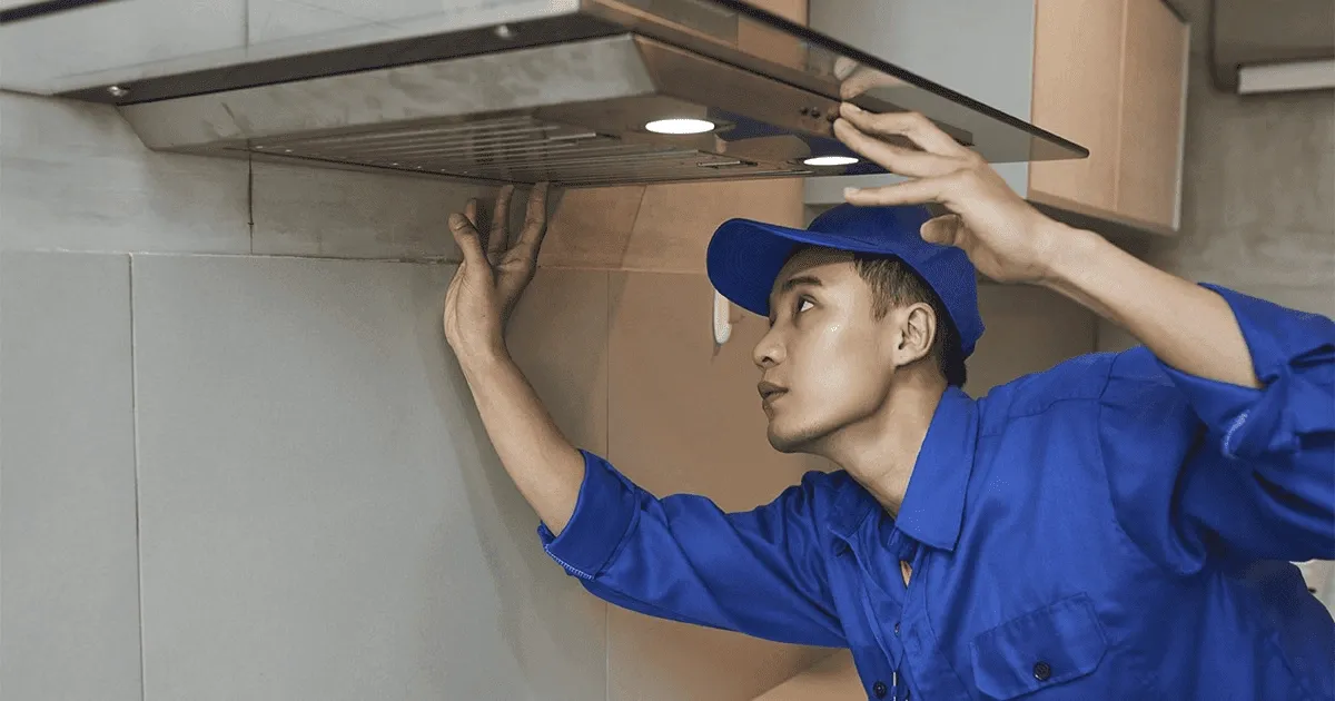 Mantenimiento de campana extractora en cocina industrial