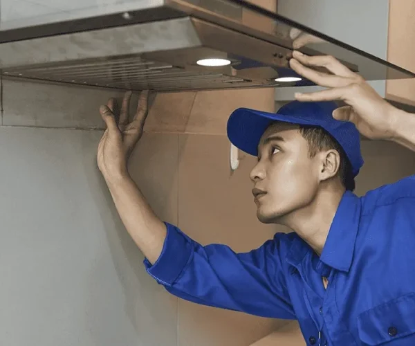 Mantenimiento de campana extractora en cocina industrial